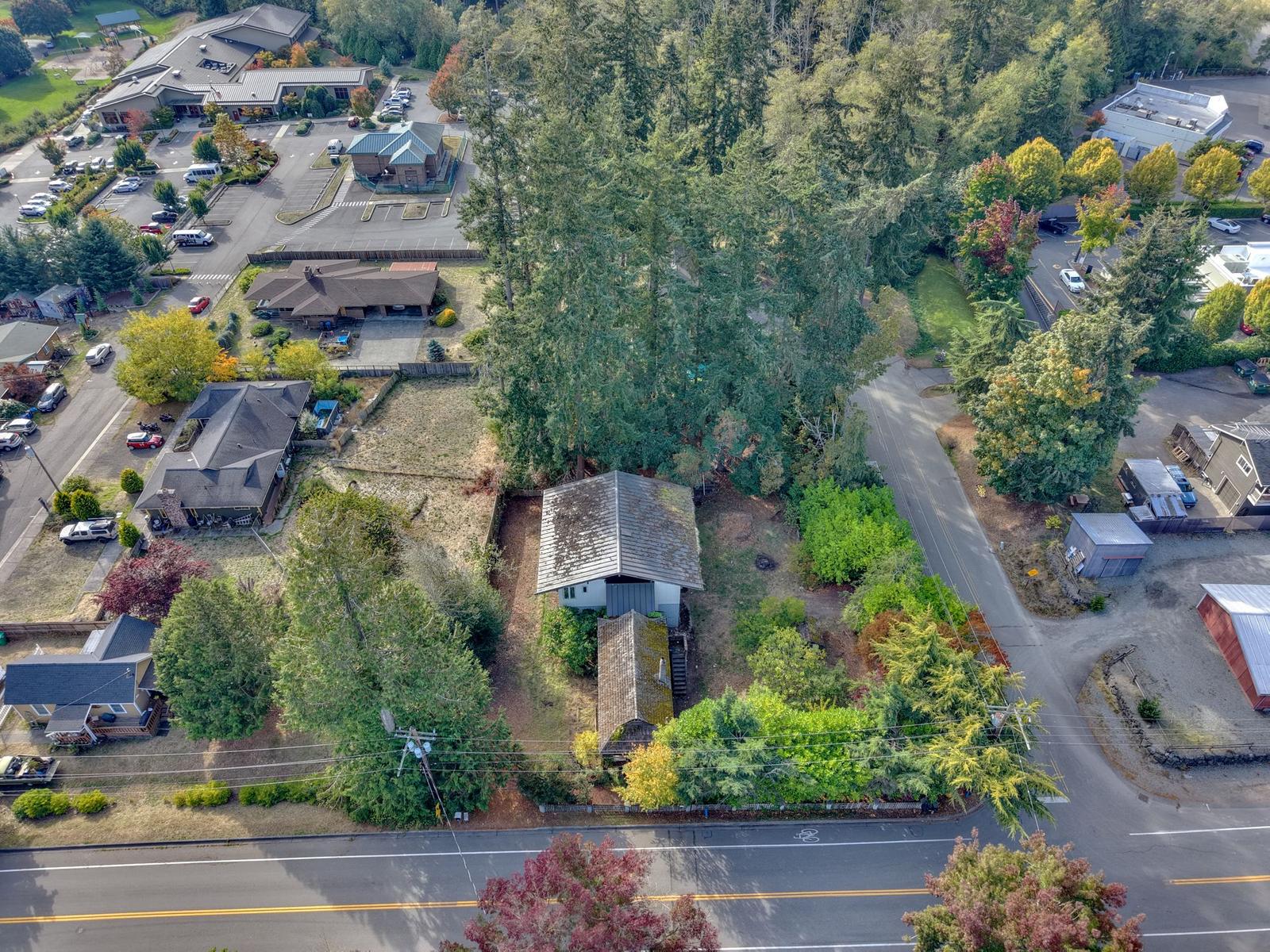 Overhead aerial of 26175 Bannister St NE, Kingston, WA with the approximate lot lines drawn on it